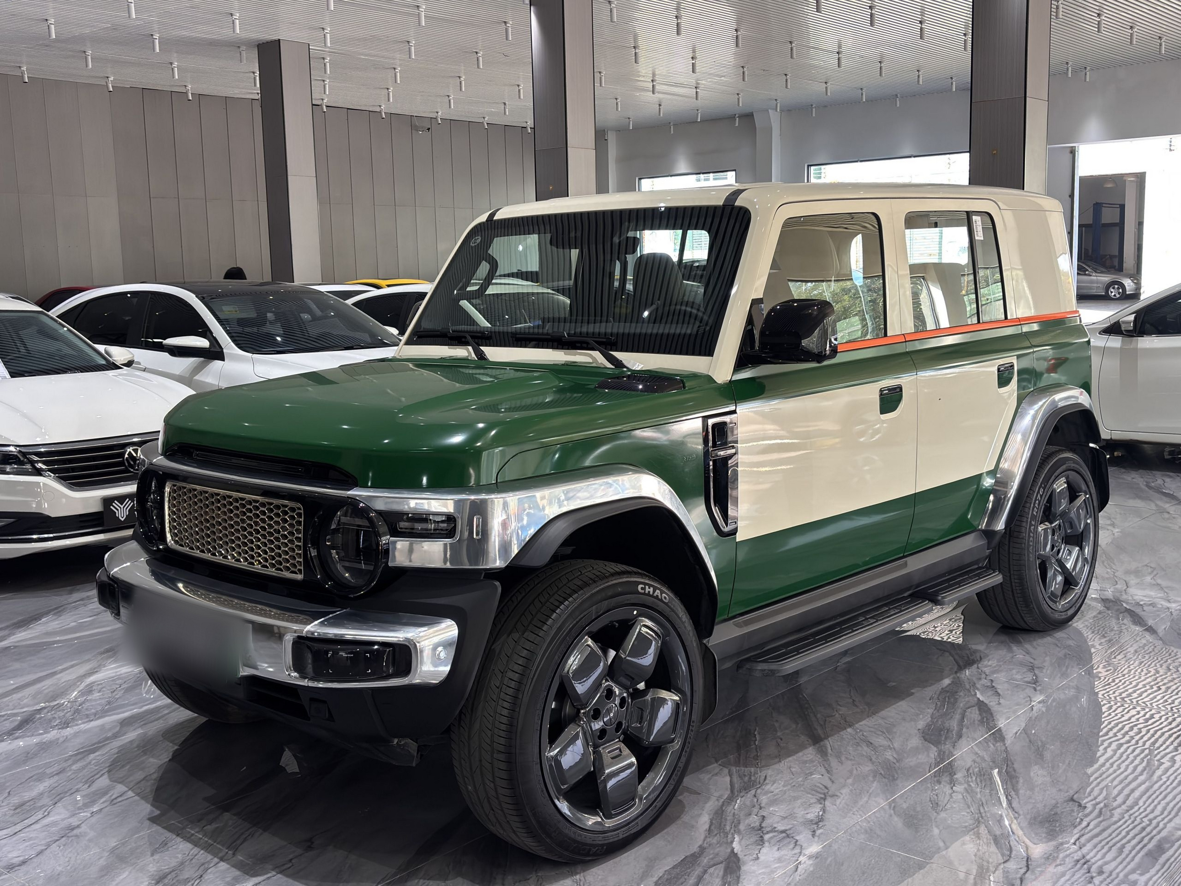 تحت مقدمة السيارة