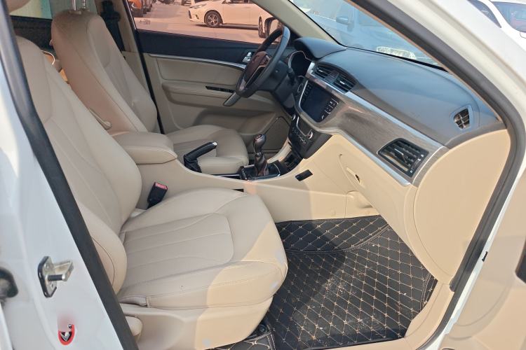 Used Geely Auto Emgrand 2017 Sedan Million Edition 1.5L Manual Luxury Model
