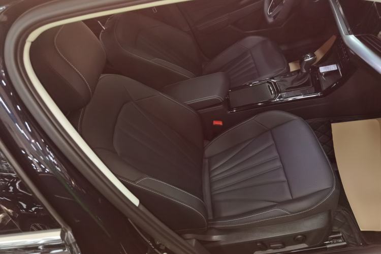 Used Volkswagen Passat 2025 Premium Version 380TSI Dragon Edition
