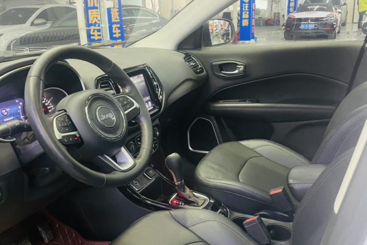 Used  Compass 2019 220T Automatic Family Edition

