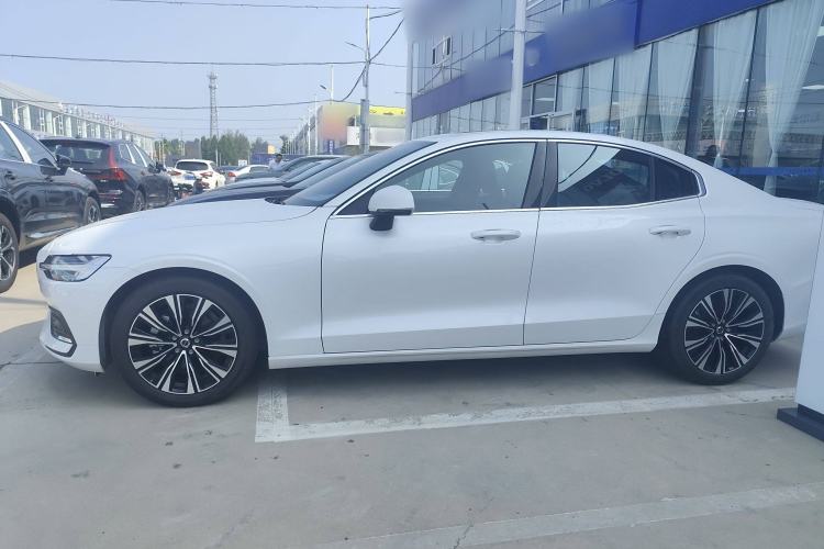 Used Volvo S60 2024 B4 Zhiyuan Luxury Edition
