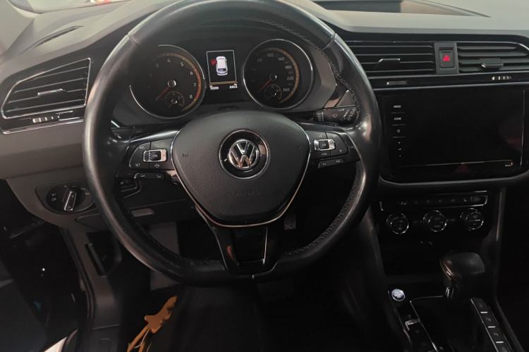 Used Volkswagen Tiguan L 2019 Revised 330TSI Automatic Two-Wheel Drive Smart & Luxury Edition China VI Standard