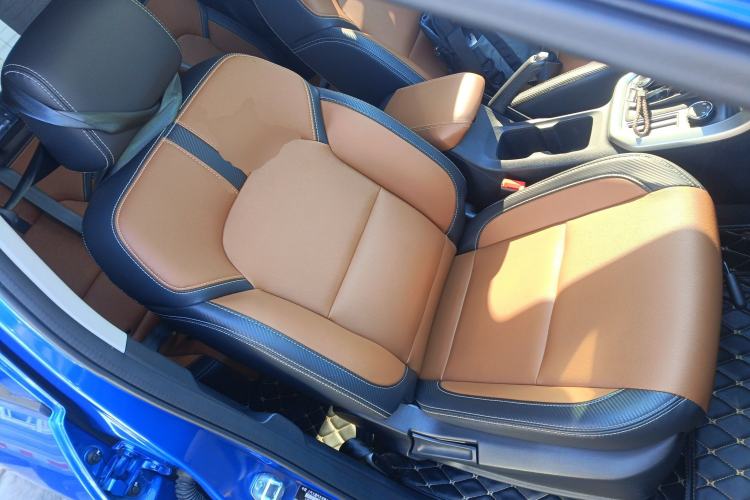 Used SAIC MAXUS T70 2021 2.0T Diesel Automatic 4x4 Elite Version with Long Bed and High Ground Clearance
