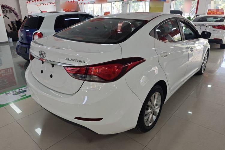 Used Hyundai Elantra 2016 1.6L Automatic Smart Version
