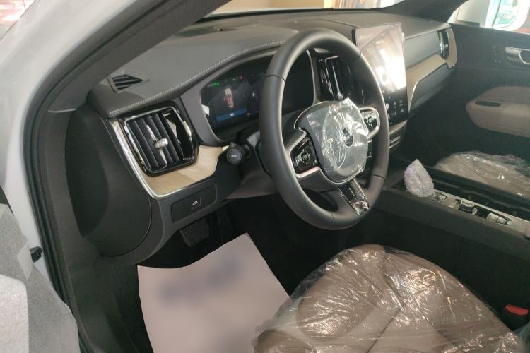 Used Volvo XC60 2026 B5 4x4 Smart Luxury Edition