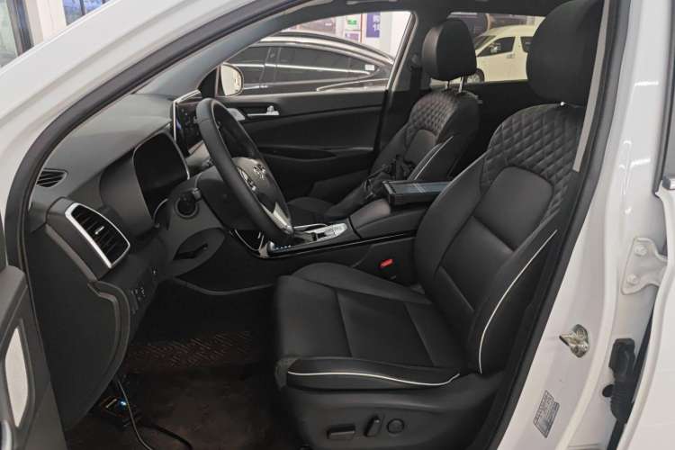 Used Hyundai Tucson 2020 280TGDi Two-Wheel-Drive GLS Fashion Edition China VI Standard
