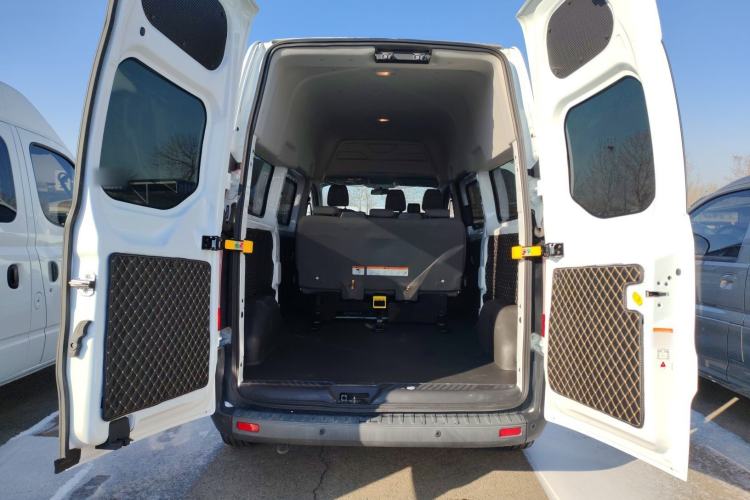 Used Ford Transit 2019 2.0T Diesel Multi-Purpose Commercial Vehicle Mid-Drive Mid-Roof 6-Seater China VI Standard