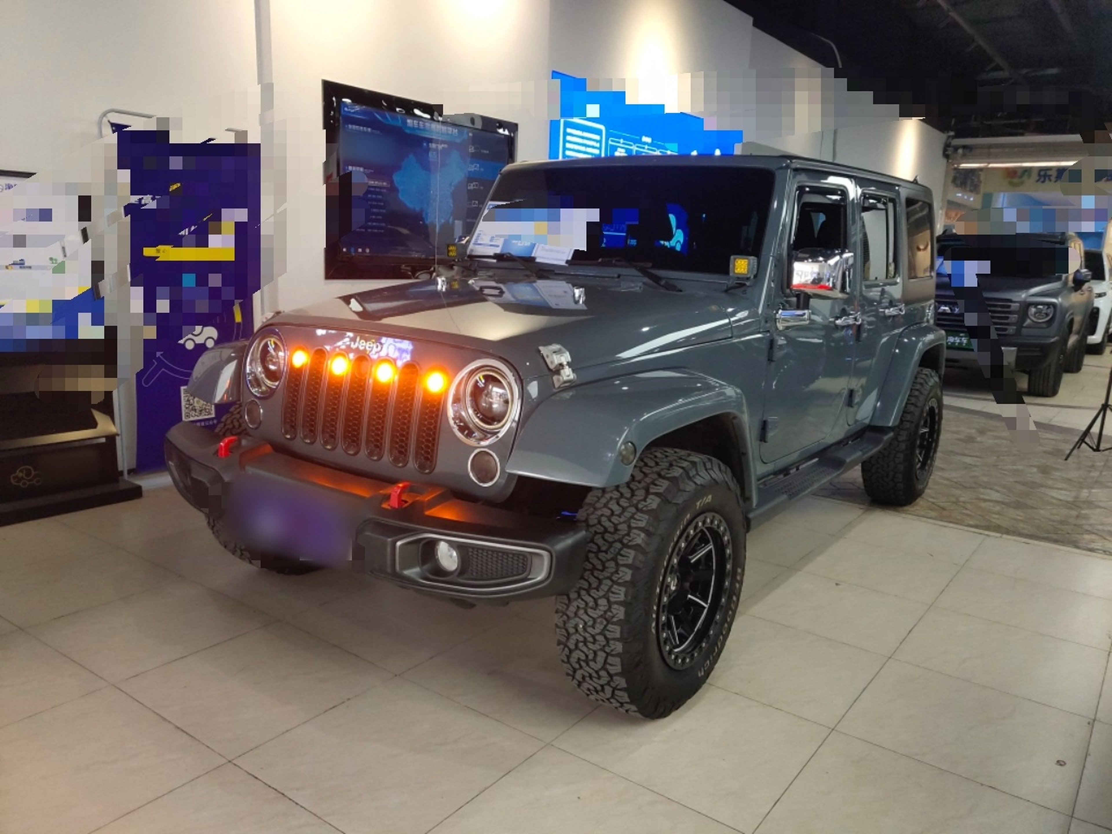 تحت مقدمة السيارة