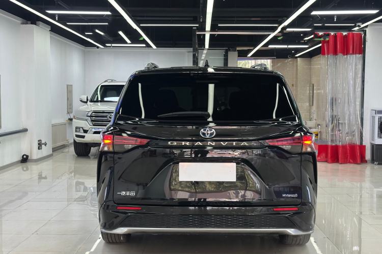 Used Toyota Granvia 2023 2.5L Hybrid Prestige PLUS Edition
