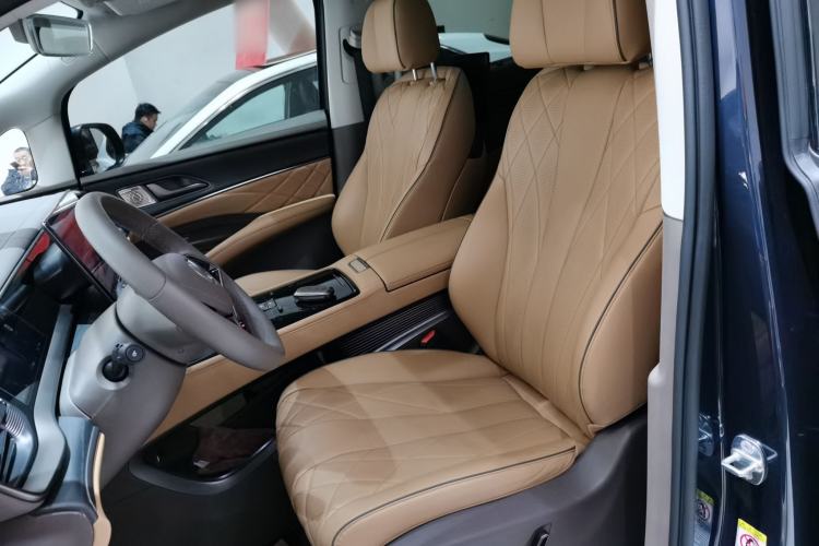 Used Denza D9 2022 DM-i 970 Four-Wheel Drive Flagship Model