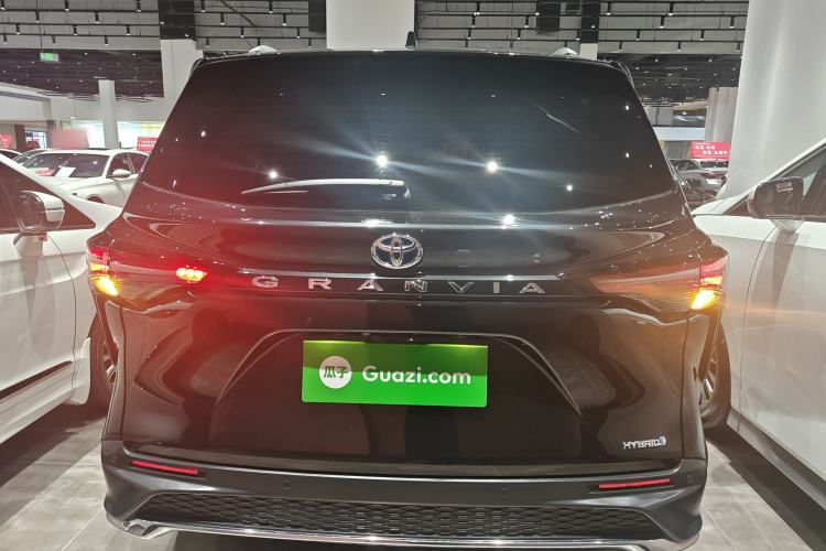 Used Toyota Granvia 2023 2.5L Hybrid Comfort Edition

