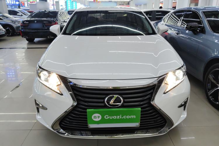 Used Lexus ES 2016 200 Midnight Special Limited Edition
