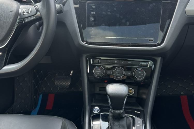 Used Volkswagen Tiguan L 2021 280TSI Automatic Two-Wheel Drive Smart Edition
