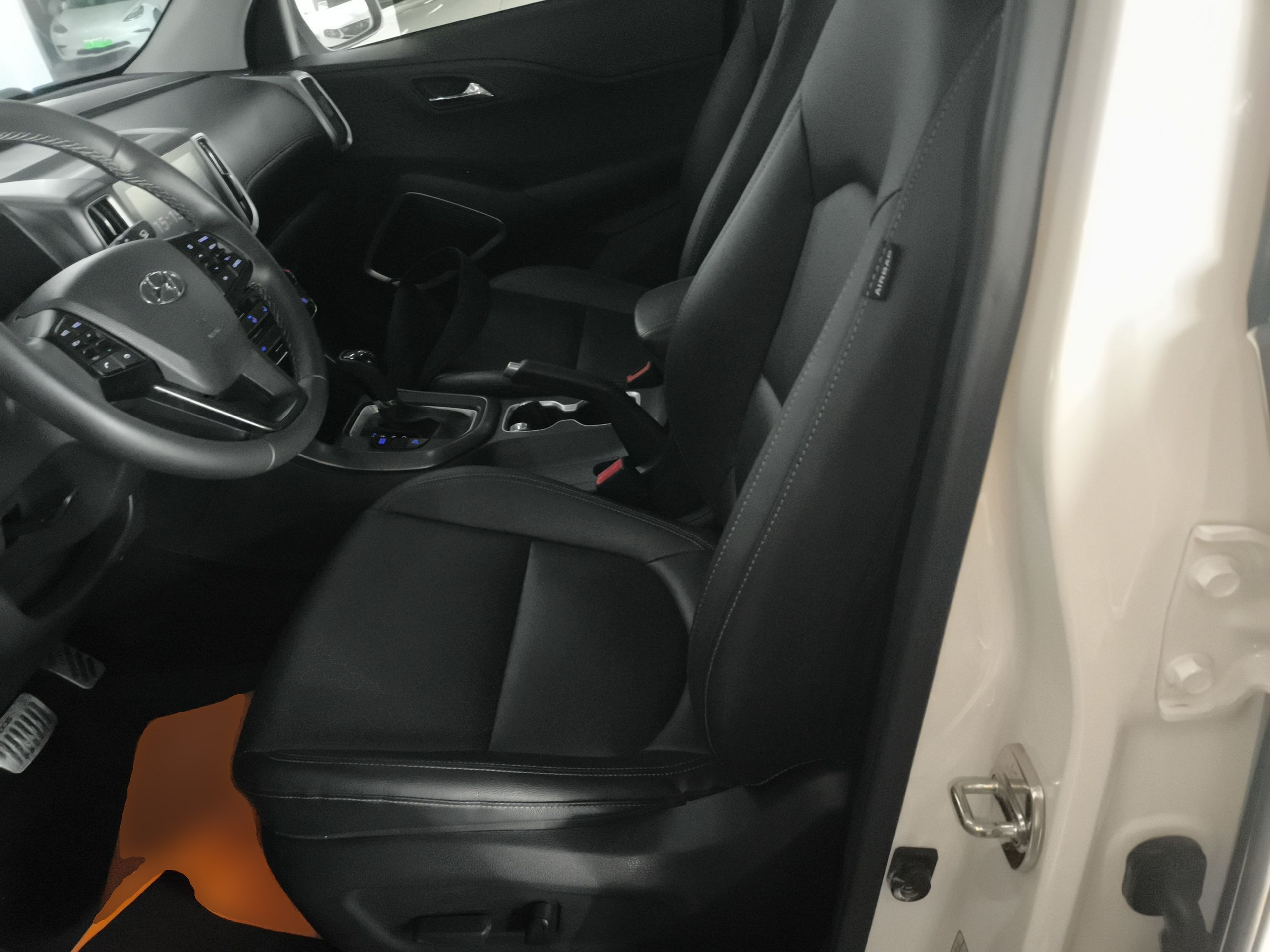 Переднее сиденье в автомобиле