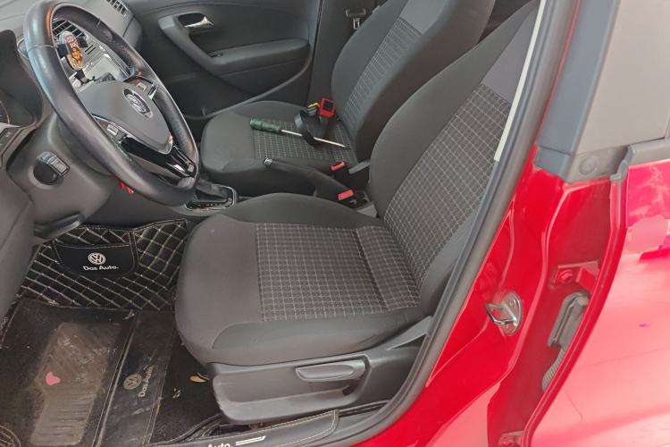 Used Volkswagen Polo 2016 1.6L Automatic Comfort Model
