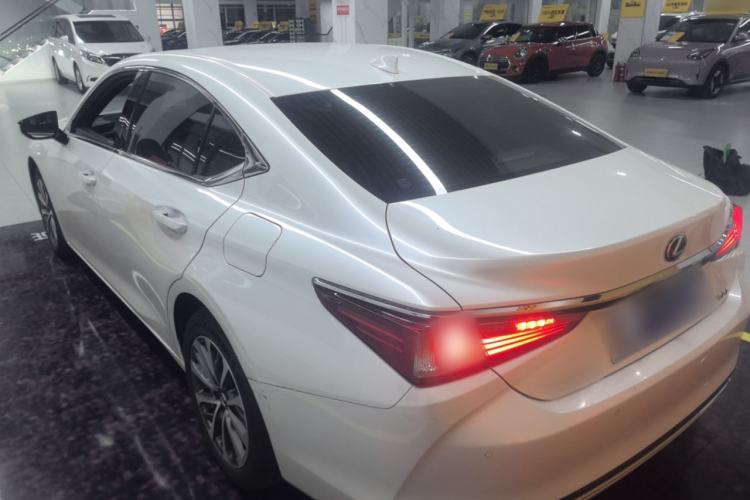 Used Lexus ES 2022 200 Excellence Edition
