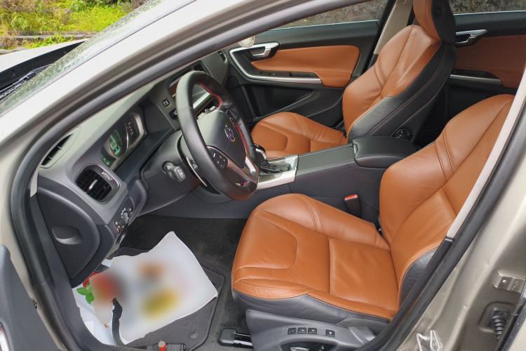 Used Volvo V60 2014 T5 Zhiya Edition
