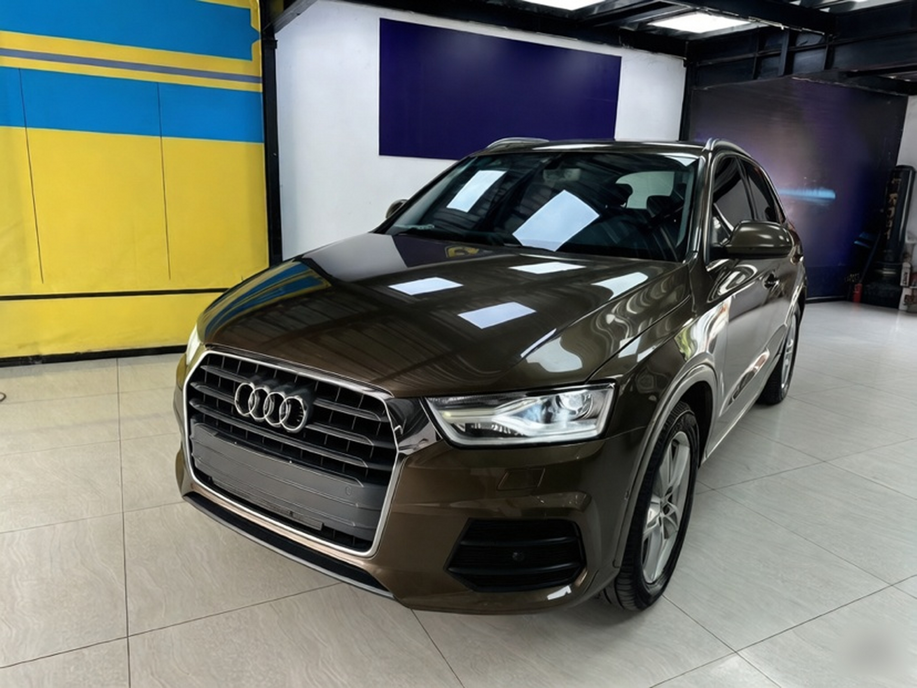 Под передней частью автомобиля