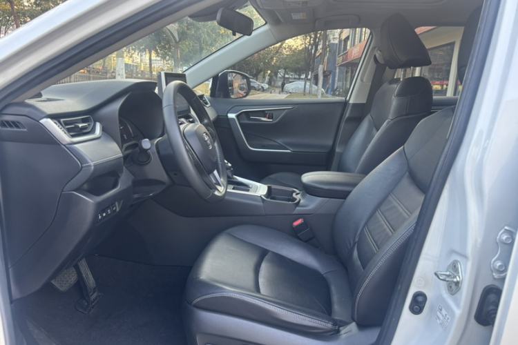 Used Toyota RAV4 2021 2.0L CVT Two-Wheel Drive Fashion PLUS Edition
