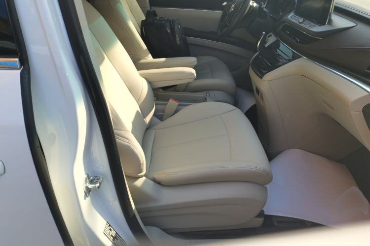 Used Buick GL8 2023 Land Executive Class Comfort Model