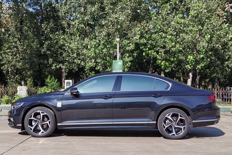 Used Volkswagen Magotan 2023 2 Million Units Limited Edition 330TSI DSG Leading Version
