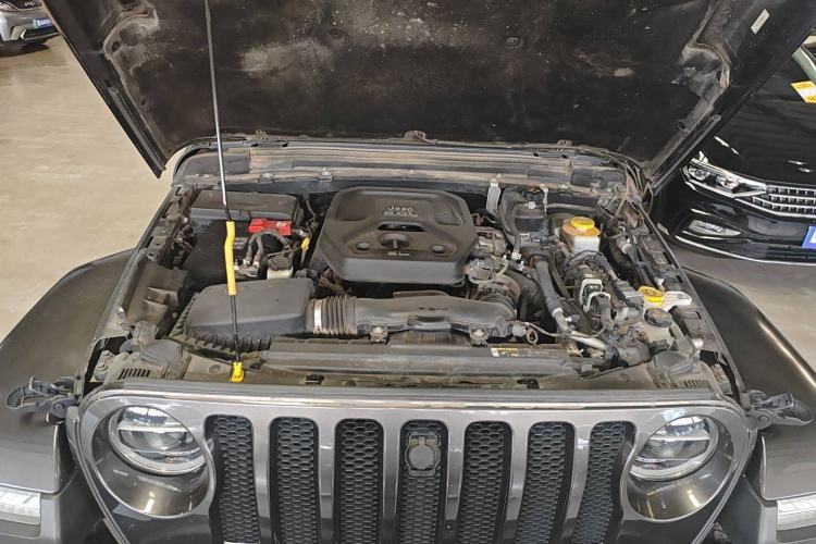 Used  Wrangler 2019 2.0T Sahara Four-Door Brilliant Top Version China VI Emission Standard
