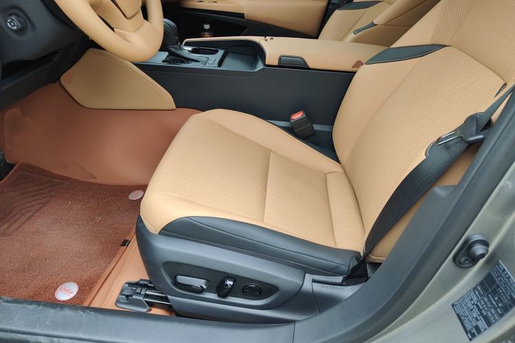 Used Lexus ES 2025 200 Premium Edition
