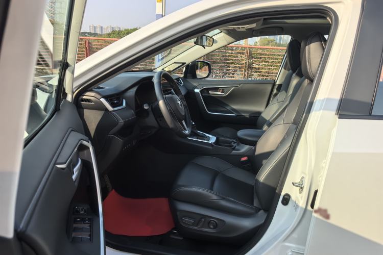 Used Toyota Wildlander 2023 2.0L CVT Two-Wheel Drive Luxury PLUS Edition
