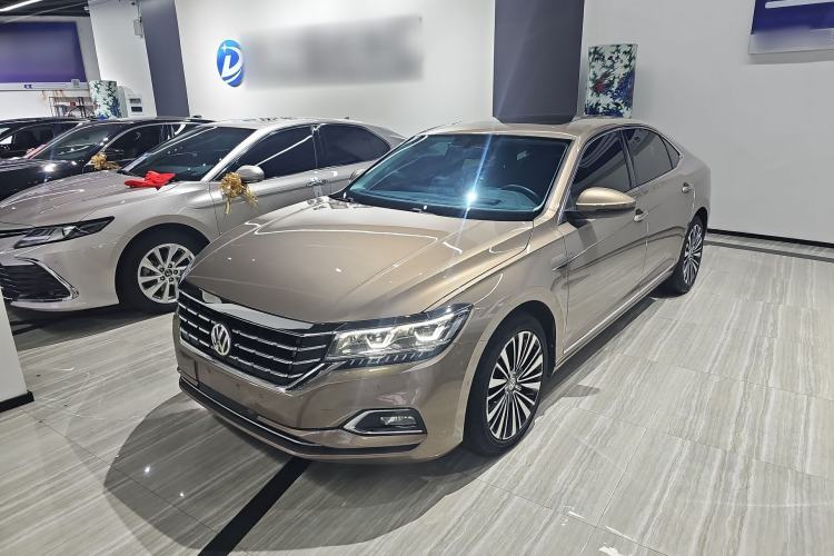 Used Volkswagen Passat 2019 330TSI Luxury Edition China VI