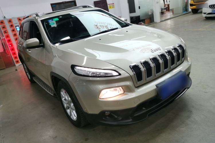 Used  Cherokee 2016 2.4L Leading Edition
