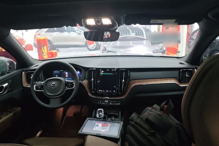 Used Volvo XC60 New Energy 2025 Plug-in Hybrid Long-Range All-Wheel Drive Smart & Luxurious Edition