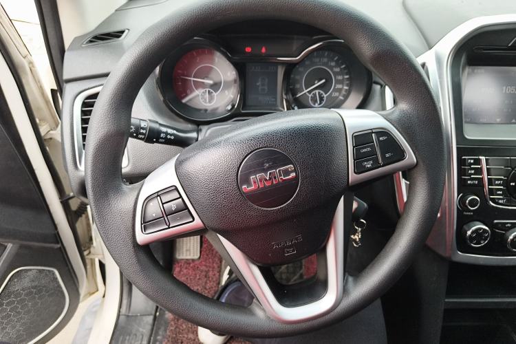 Used JMC Yuhu 7 2017 2.4T Classic Edition Diesel Two-Wheel Drive Luxury Version JX4D24A5L
