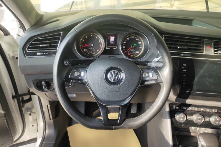 Used Volkswagen Tiguan L 2019 330TSI Automatic Two-Wheel Drive Smart Luxury Version China VI Standard