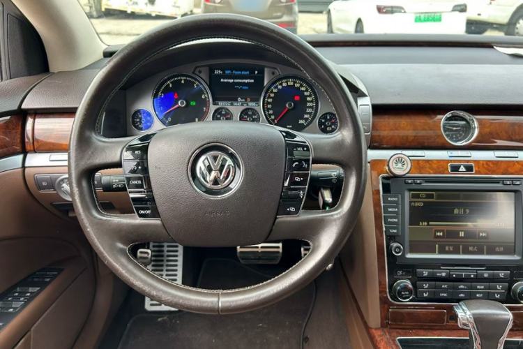 Used Volkswagen Phaeton 2014 3.0L Business Model
