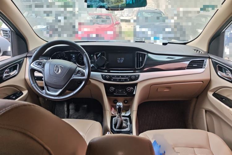 Used Baojun 730 2014 1.5L manual luxury trim 7 seats

