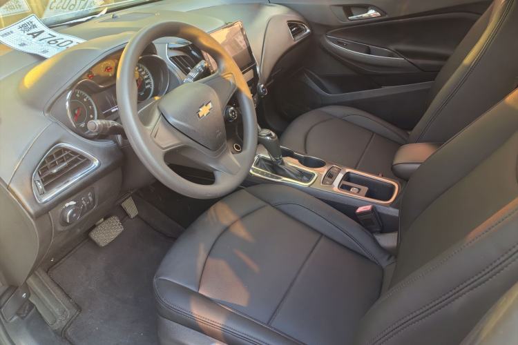 Used Chevrolet Cruze 2017 1.5L Hatchback Automatic Pioneer Sunroof Edition
