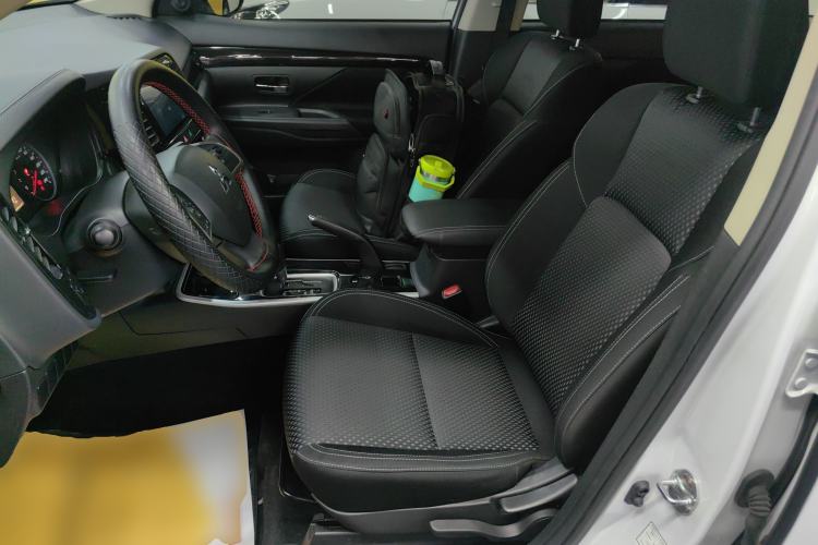 Used Mitsubishi Outlander 2021 Revised Version 2.0L Two-Wheel Drive Comfort Edition 5 Seats
