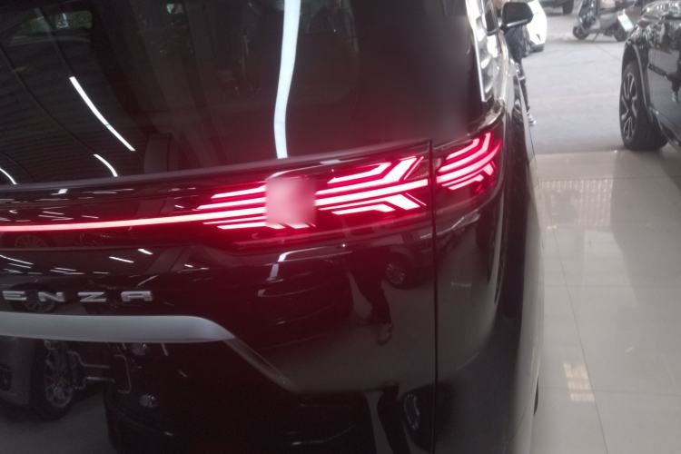 Used Denza D9 2023 DM-i 945 Business Edition
