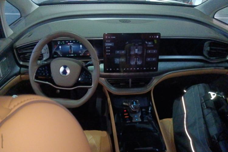 Used Denza D9 2022 DM-i 1040 Prestige Model
