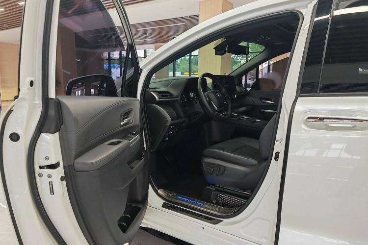 Used Toyota Sienna 2021 2.5L Hybrid Premium Edition
