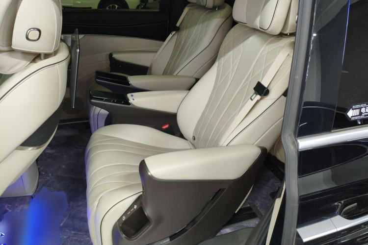 Used Denza D9 2024 DM-i 980 Four-Wheel Drive Flagship Model
