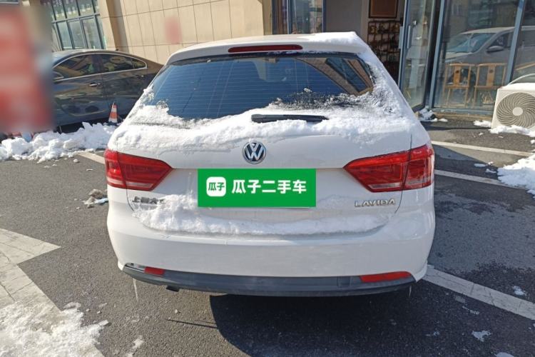 Used Volkswagen Gran Lavida 2013 1.6L Manual Fashion Model