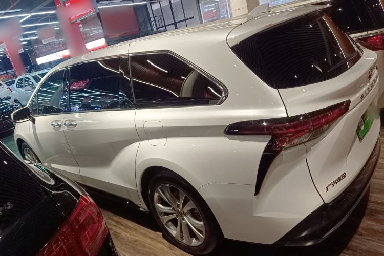 Used Toyota Sienna 2023 2.5L Hybrid Deluxe Edition
