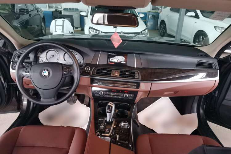 Used BMW 5 Series 2014 525Li Leading Model
