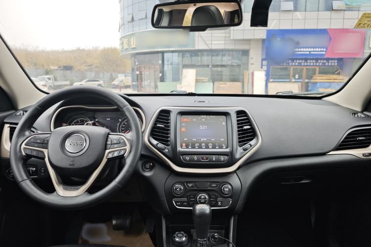 Used  Cherokee 2014 2.4L Luxury Edition
