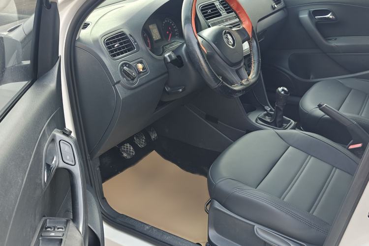 Used Volkswagen Polo 2014 1.4L Manual Fashion Edition
