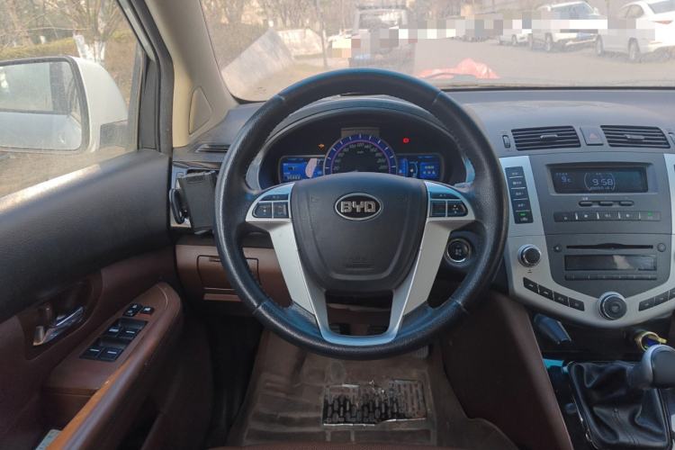 Used BYD S6 2014 2.0L Manual Luxury 5-Seater