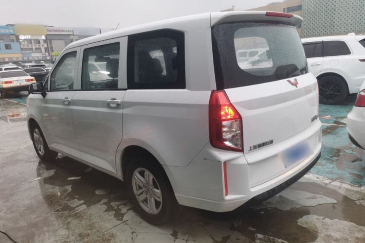 Used Wuling Hongguang PLUS 2020 1.5L Manual Comfort 7-Seater
