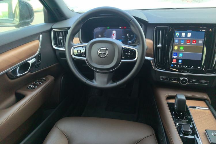 Used Volvo S90 2025 B5 Zhiyi Luxury Edition
