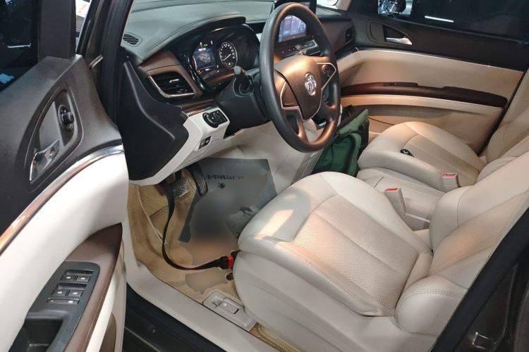 Used Buick GL8 2023 Land Executive Class Comfort Model
